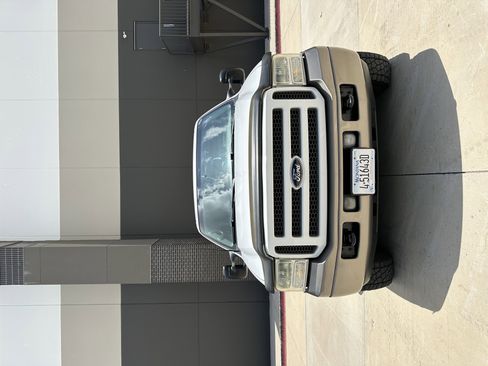 Used 2000 Ford Excursion Limited image 2