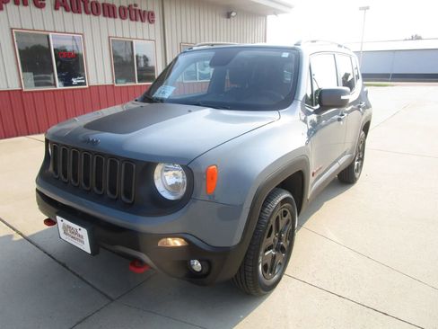 Used 2018 Jeep Renegade Trailhawk w/ Cold Weather Group II AWD/4WD image 3
