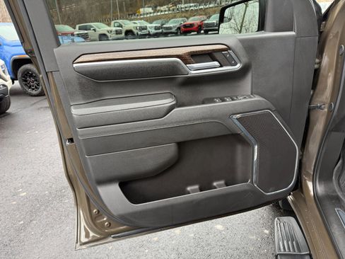 Used 2024 GMC Sierra 1500 Elevation w/ LPO, Elevation Black Package image 15