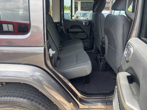 Used 2025 Jeep Wrangler Unlimited Sahara AWD/4WD image 27