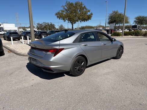 Used 2021 Hyundai Elantra SEL w/ Convenience Package image 8