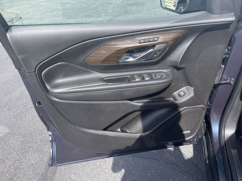 Used 2018 GMC Terrain Denali w/ Comfort Package AWD/4WD image 11