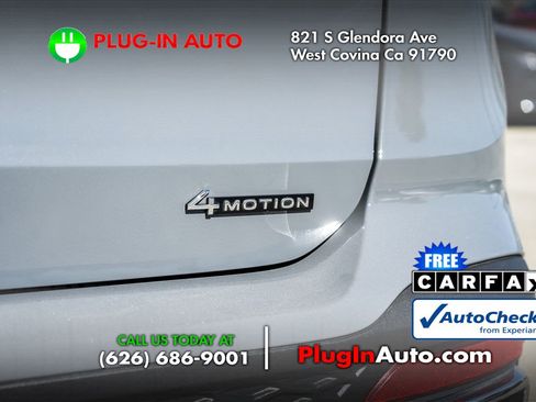 Used 2022 Volkswagen Taos SE w/ Panoramic Sunroof Package image 2