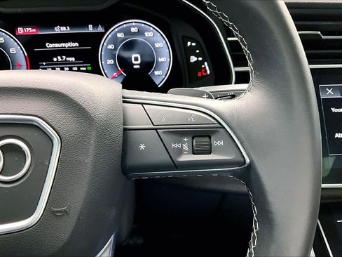 Used 2022 Audi Q8 Premium Plus image 25