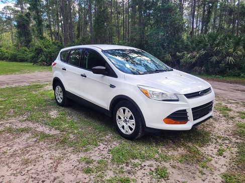 Used 2015 Ford Escape S FWD image 3