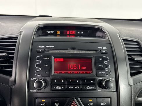 Used 2012 Kia Sorento LX w/ Third Row Pkg FWD image 6