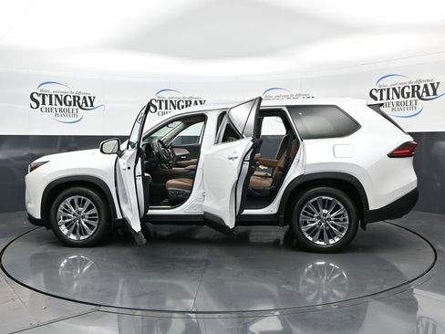 Used 2025 Toyota Grand Highlander AWD image 28