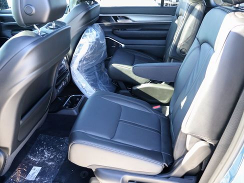 New 2026 Jeep Grand Wagoneer Limited w/ Premium Group II AWD/4WD image 19