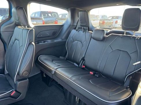 New 2026 Chrysler Pacifica Limited w/ S Appearance Package AWD/4WD image 32