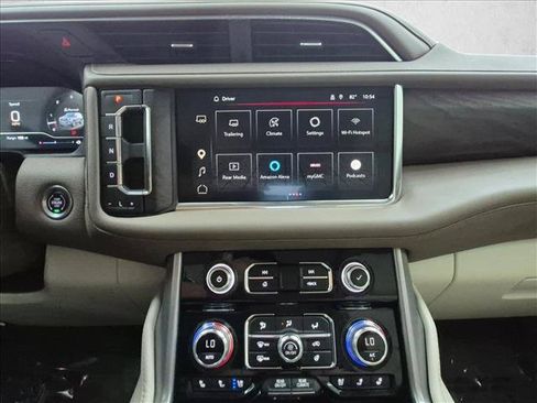 Used 2024 GMC Yukon XL Denali w/ Advanced Technology Package AWD/4WD image 15