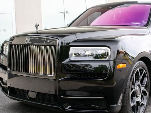 Used 2022 Rolls-Royce Cullinan Black Badge image 14