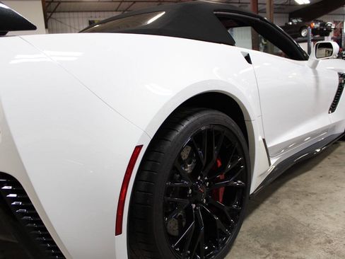 Used 2016 Chevrolet Corvette Z06 w/ 3LZ Preferred Equipment Group RWD image 12