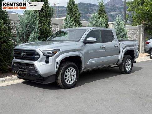Used 2025 Toyota Tacoma SR5 AWD/4WD image 3