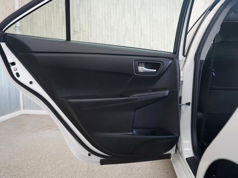 Used 2016 Toyota Camry SE FWD image 34