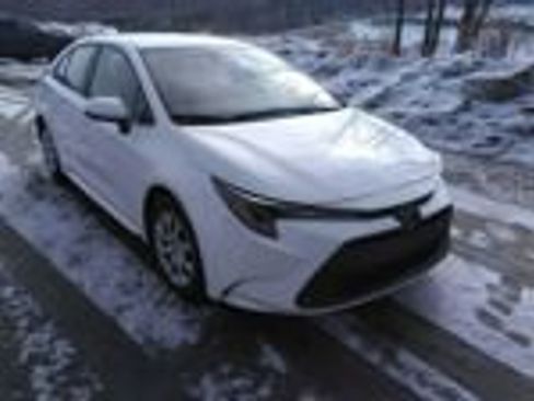 Used 2023 Toyota Corolla LE image 4