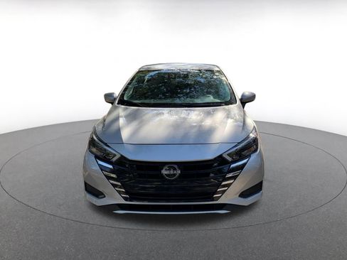 Used 2025 Nissan Versa SV image 2