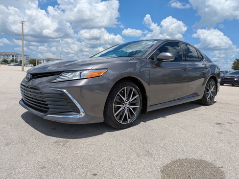 Used 2023 Toyota Camry XLE AWD/4WD image 8