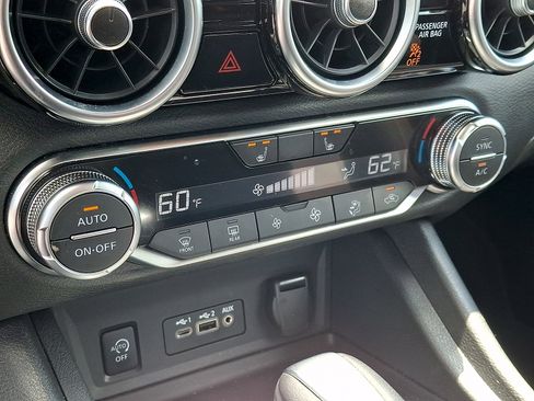 Used 2025 Nissan Sentra SR w/ Midnight Edition FWD image 15