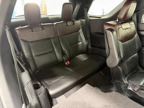 Used 2023 Ford Explorer Platinum w/ Technology Package image 36