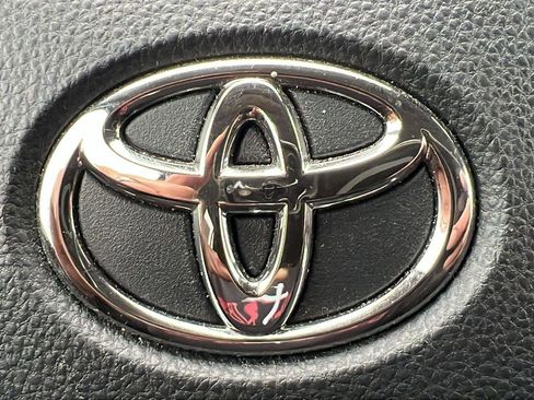 Used 2021 Toyota RAV4 XLE image 31