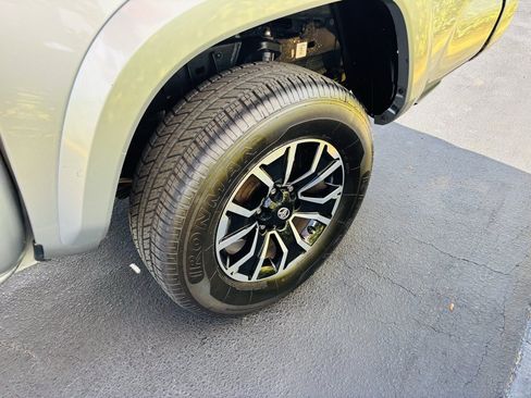 Used 2022 Toyota Tacoma TRD Sport image 8