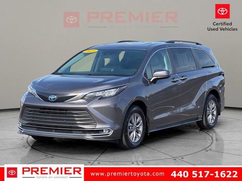 Used 2023 Toyota Sienna XLE FWD image 1