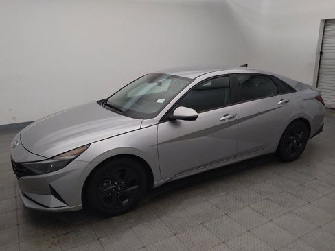 Used 2023 Hyundai Elantra SEL FWD image 2