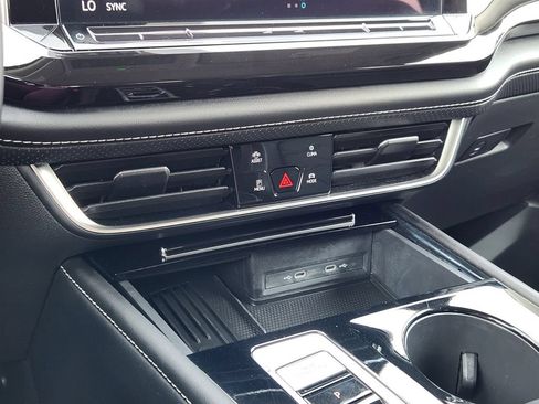 Certified 2025 Volkswagen Atlas SE AWD/4WD image 15