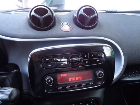 Used 2016 smart fortwo passion image 29