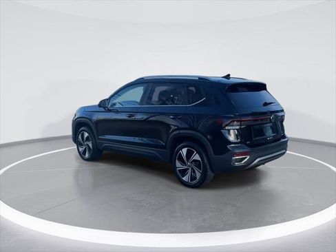 Used 2025 Volkswagen Taos SE AWD/4WD image 6