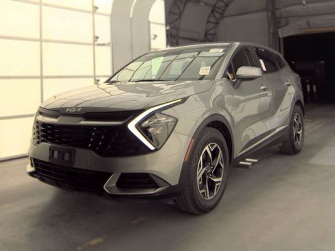 Used 2023 Kia Sportage LX FWD image 2