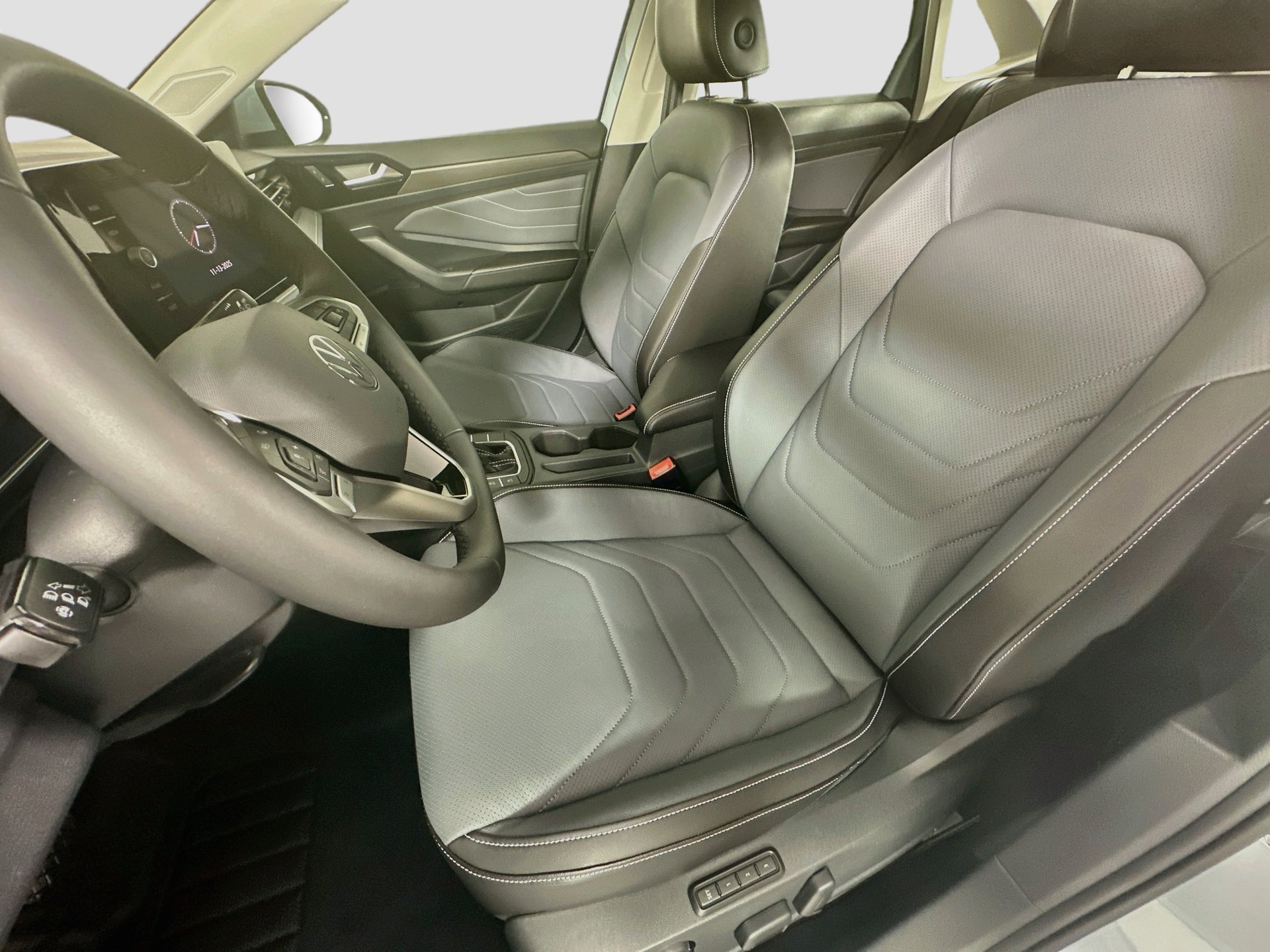 Certified 2026 Volkswagen Jetta SEL FWD image 11