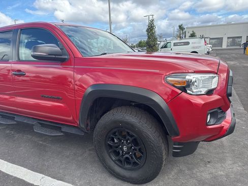 Used 2022 Toyota Tacoma SR5 w/ Technology Package image 9