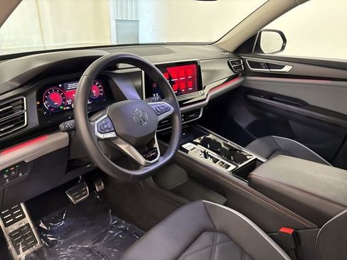 Used 2025 Volkswagen Atlas Peak Edition SE image 8