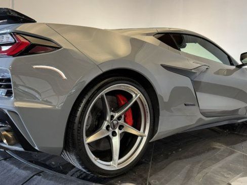 Used 2025 Chevrolet Corvette E-Ray w/ Stealth Interior Trim Package AWD/4WD image 28