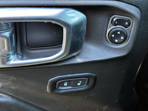 Used 2024 Jeep Wrangler Unlimited w/ Convenience Group AWD/4WD image 14