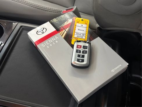 Used 2018 Toyota Sienna Limited Premium image 42