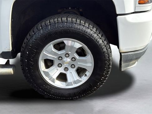 Used 2018 Chevrolet Silverado 1500 LT w/ All Star Edition image 24