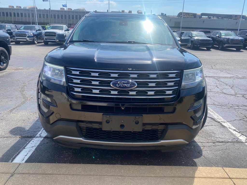Used 2016 Ford Explorer Limited w/ Equipment Group 301A AWD/4WD image 2