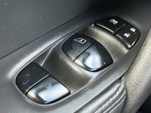 Used 2019 Nissan Rogue SV AWD/4WD image 33