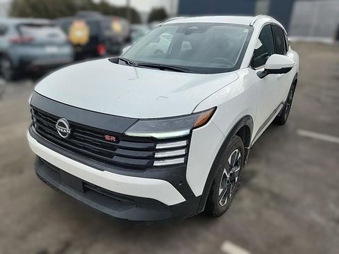 Certified 2025 Nissan Kicks SR image 3