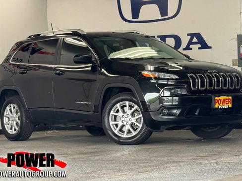 Used 2016 Jeep Cherokee Latitude w/ Comfort/Convenience Group AWD/4WD image 1