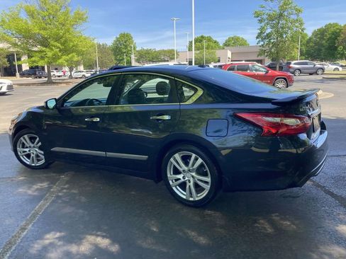 Used 2016 Nissan Altima 3.5 SL w/ 3.5 Technology Package FWD image 4