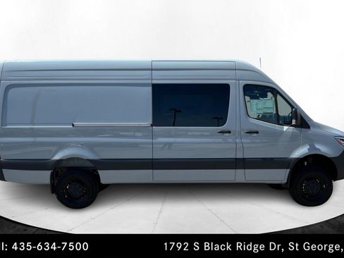 Used 2025 Mercedes-Benz Sprinter 2500 image 6