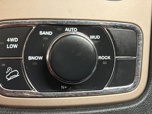 Used 2017 Jeep Grand Cherokee Limited w/ Trailer Tow Group IV AWD/4WD image 23