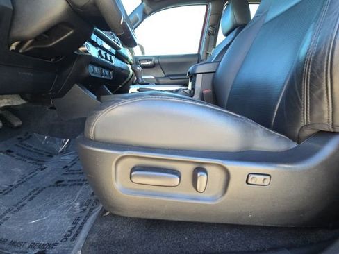 Used 2023 Toyota Tacoma Limited image 20