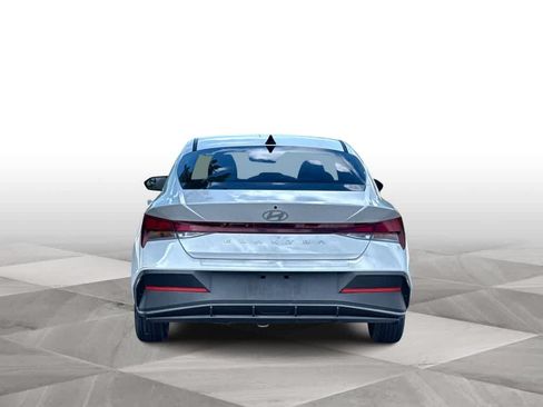 Used 2024 Hyundai Elantra SE FWD image 7