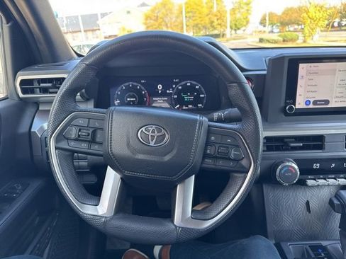 Used 2024 Toyota Tacoma TRD Off-Road image 11