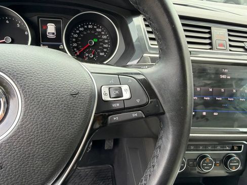 Used 2019 Volkswagen Tiguan SE w/ Panoramic Sunroof Package FWD image 17