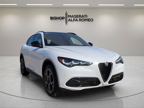 New 2025 Alfa Romeo Stelvio Sprint image 1